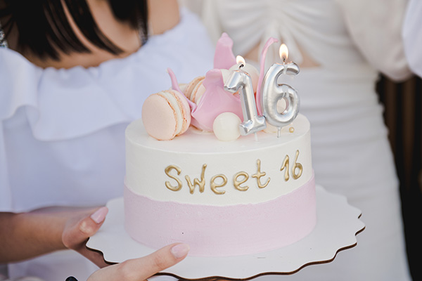 Sweet Sixteen Cake